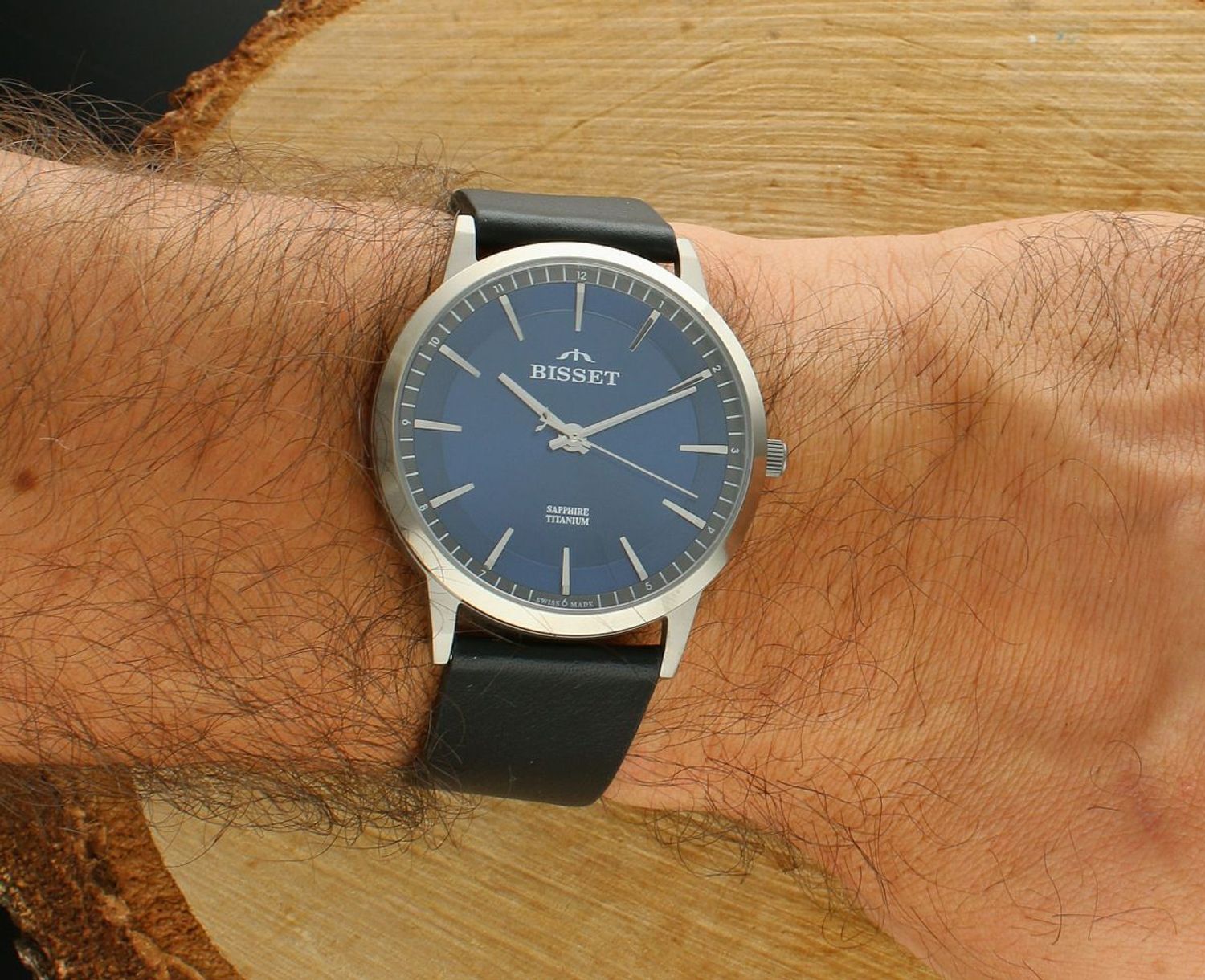 Męski zegarek Bisset Antorn BSCF25DIDX03BX z tytanową kopertą, skórzanym paskiem i mechanizmem RONDA SWISS EOL. Szafirowe szkło i wodoszczelność 30M – elegancja na co dzień.1.jpg